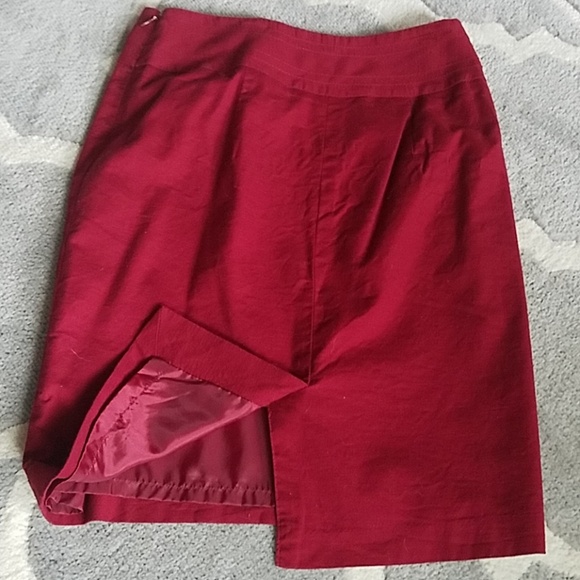 The limited cranberry pencil skirt size 0 - Picture 3 of 5